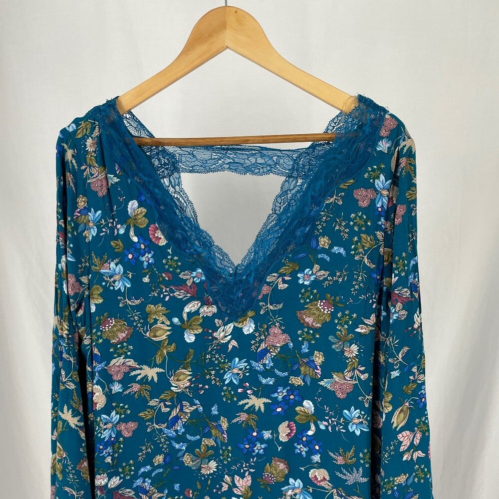 Entro Blue Lace Long Sleeve Blouse V-Neck